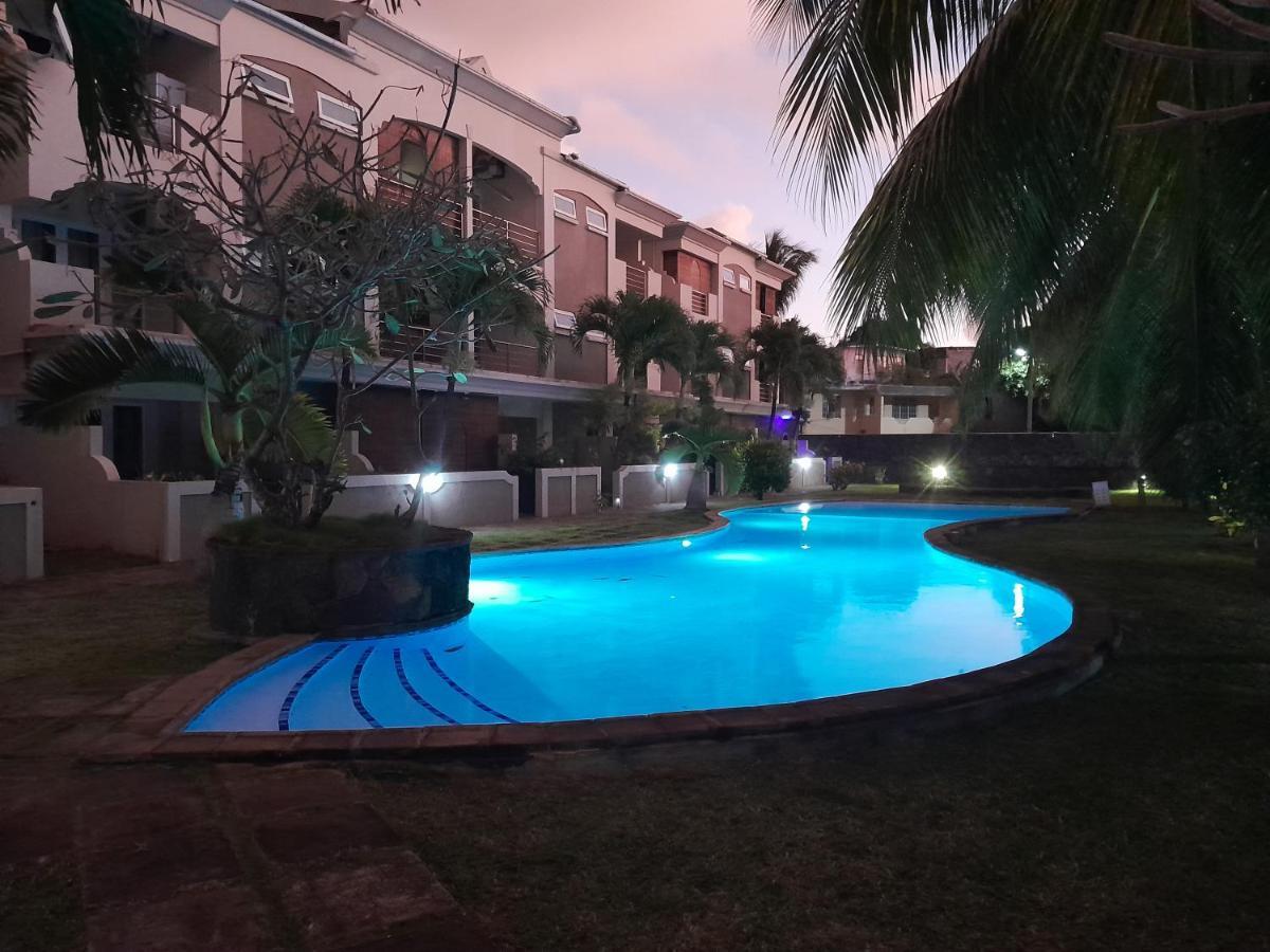 Lovely 4 Bed Townhouse With Common Swimming Pool Grand Baie Exterior foto